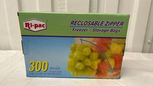 lot 6984 image: Ri-pac Reclosable Zipper Storage Bags - 300 Count
