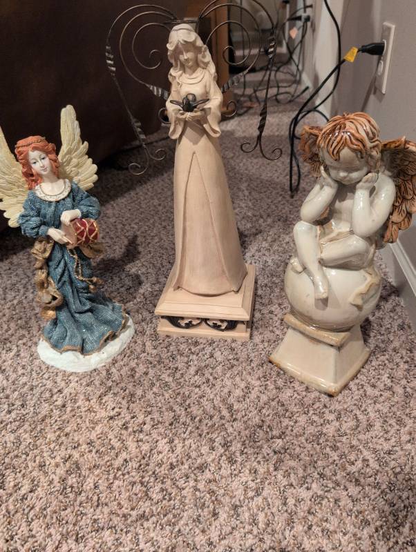lot 5503 image: Decorative Angel Figurine Collection