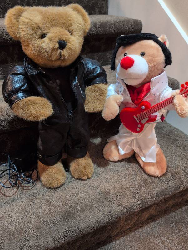 lot 5531 image: Elvis Musical Plush Bear Duo -Guitar Playing