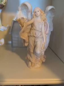 lot 2419 image: Seraphim Classics Gentle Spirit Angel Figurine