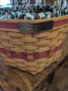 lot 2421 image: Longaberger Christmas Collection Snowflake Basket 1997