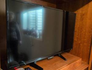 lot 2448 image: Sharp LED TV with Stand 32