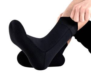 lot 1303 image: SUJAYU Diving Socks, 3MM Neoprene Socks Surf Booties Dive Booties Dive Boots, Sand Socks for Beach Volleyball, Fin Socks Beach Socks Sand Volleyball Socks (Black, S) - Retail $9