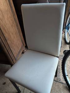 lot 21 image: Modern White Leather Dining Chairs 2 and glass top dinette table