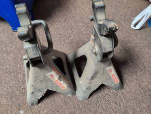 lot 1601 image: Datsun Metal Jack Stands Pair