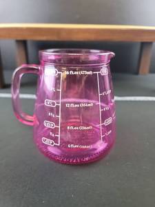 lot 1718 image: Pink Glass Measuring Cup 16 oz