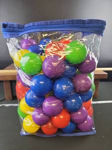 lot 1728 image: 100 Pack Multi-Colored Plastic Ball Pit Balls