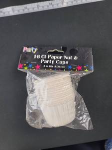 lot 1747 image: 16 Count White Paper Nut Cups