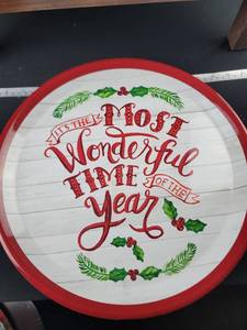 lot 1753 image: Holiday Decorative Plate Collection