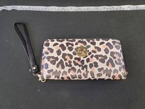 lot 1907 image: Animal Print Wristlet Wallet