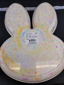 lot 1923 image: Swirl Bunny Plate