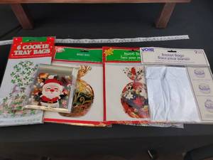 lot 1927 image: Christmas Holiday Gift Basket Bags and Cookie Tray Bags Set