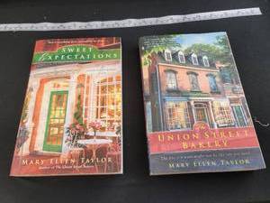 lot 1947 image: Mary Ellen Taylor Novel Set - Sweet Expectations & Union Street Bakery
