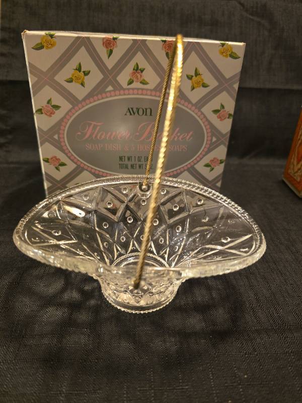 lot 5276 image: Avon Flower Basket Soap Dish Set
