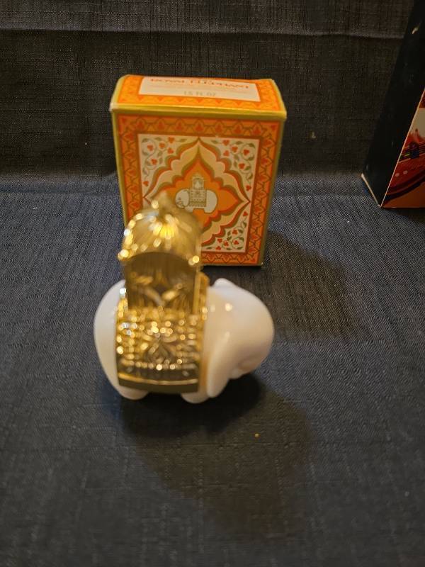 lot 5277 image: Avon Royal Elephant Topaze Cologne Set