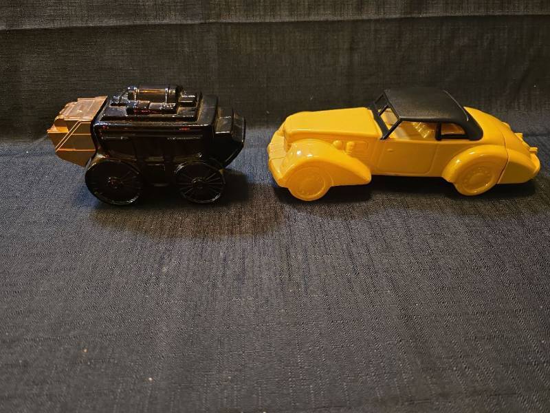 lot 5279 image: 1937 Cord 810812 Model Car - Yellow and Black