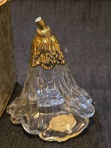 lot 1501 image: Avon Petit-Fleur Elusive Cologne 1oz Glass Bottle