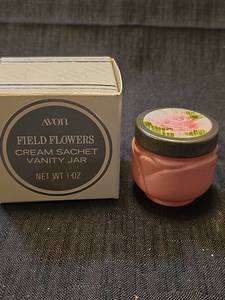 lot 1506 image: Avon Field Flowers Cream Sachet Vanity Jar