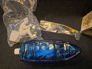 lot 1510 image: Avon Gone Fishing Blue Boat Aftershave
