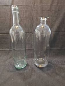 lot 1513 image: Clear Glass Bottles - Set of 2