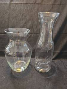 lot 1515 image: Clear Glass Hurricane Vases - Set of 2