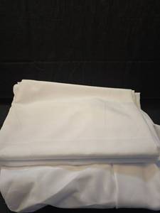 lot 1521 image: 4ft x 2ft white cotton table cover 2 count