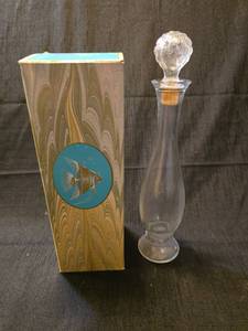 lot 5325 image: Avon Sea Fantasy Bath Oil with Box