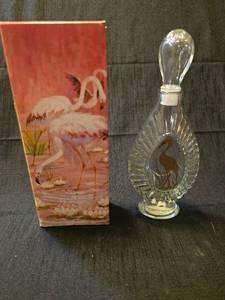 lot 5332 image: Avon Golden Flamingo Bath Oil Set with Glass Decanter