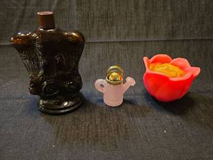 lot 5334 image: Avon Moonwind Perfume Oil Set with Holders