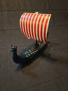 lot 5342 image: Avon Viking Discoverer Ship Decanter
