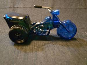 lot 5344 image: Avon Road Runner Blue Glass Motorcycle Vehicle