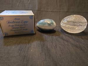 lot 5346 image: Avon Fostoria Egg Set with Spring Lilacs Soap