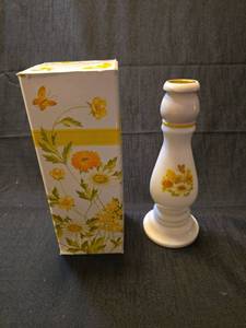 lot 5295 image: Avon Buttercup Moonwind Cologne Candlestick