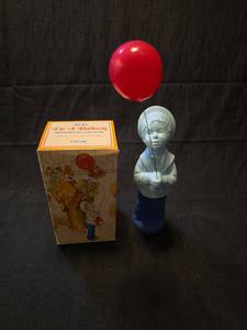 lot 5301 image: Avon Fly-A-Balloon Moonwind Cologne Set with Figurine