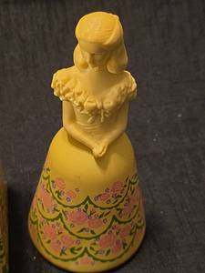 lot 5307 image: Avon Belles of the World American Belle Cotillion Cologne