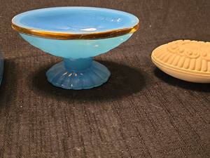 lot 5309 image: Avon Bristol Blue Soap Dish Set with Moonwind Soap