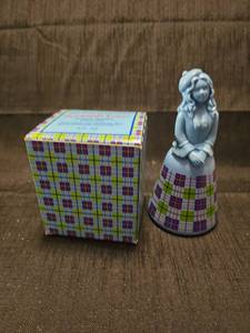 lot 5310 image: Avon Belles of the World Scottish Lass Cologne Bottle
