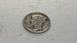 lot 33 image: 1942 Mercury Silver Dime coin 90% silver