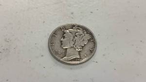 lot 35 image: 1944 Mercury Silver Dime coin 90% silver