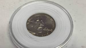 lot 43 image: 2005-D Jefferson Nickel Buffalo 5 cents coin BU Brilliant Uncirculated in protective case