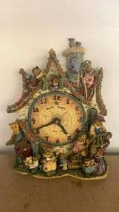 lot 52 image: Boyds Bears Clock - Time Waits for No Bear approx 12 inches tall MGA75