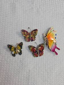 lot 391 image: Decorative Butterfly Pin Collection