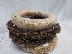 lot 398 image: Assorted Wreathes for Crafting