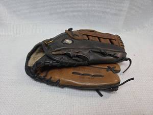lot 399 image: Nike Show Team Baseball Glove 12.50 DRI-FIT