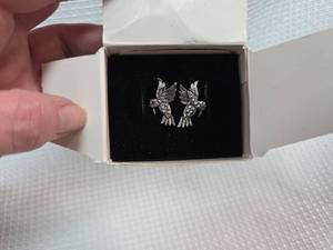 lot 411 image: 1994 Avon Hummingbird Crystal Earrings