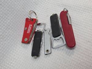 lot 423 image: Assorted multi tools