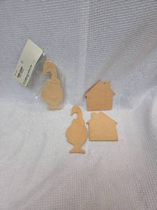 lot 454 image: Unfinished Wood House and geese Cutouts