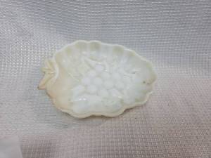 lot 469 image: White Carved Leaf Dish
