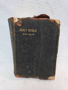 lot 473 image: 1901 American Standard Bible with Helps
