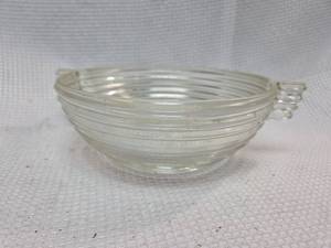 lot 476 image: Manhattan Glass Shell Dish